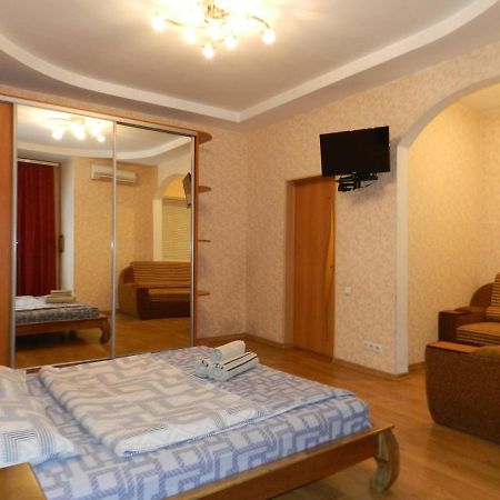 1-Room Apartment 50M2 On Metalurhiv Avenue 17, By Grandhome Zaporizhia Exterior foto