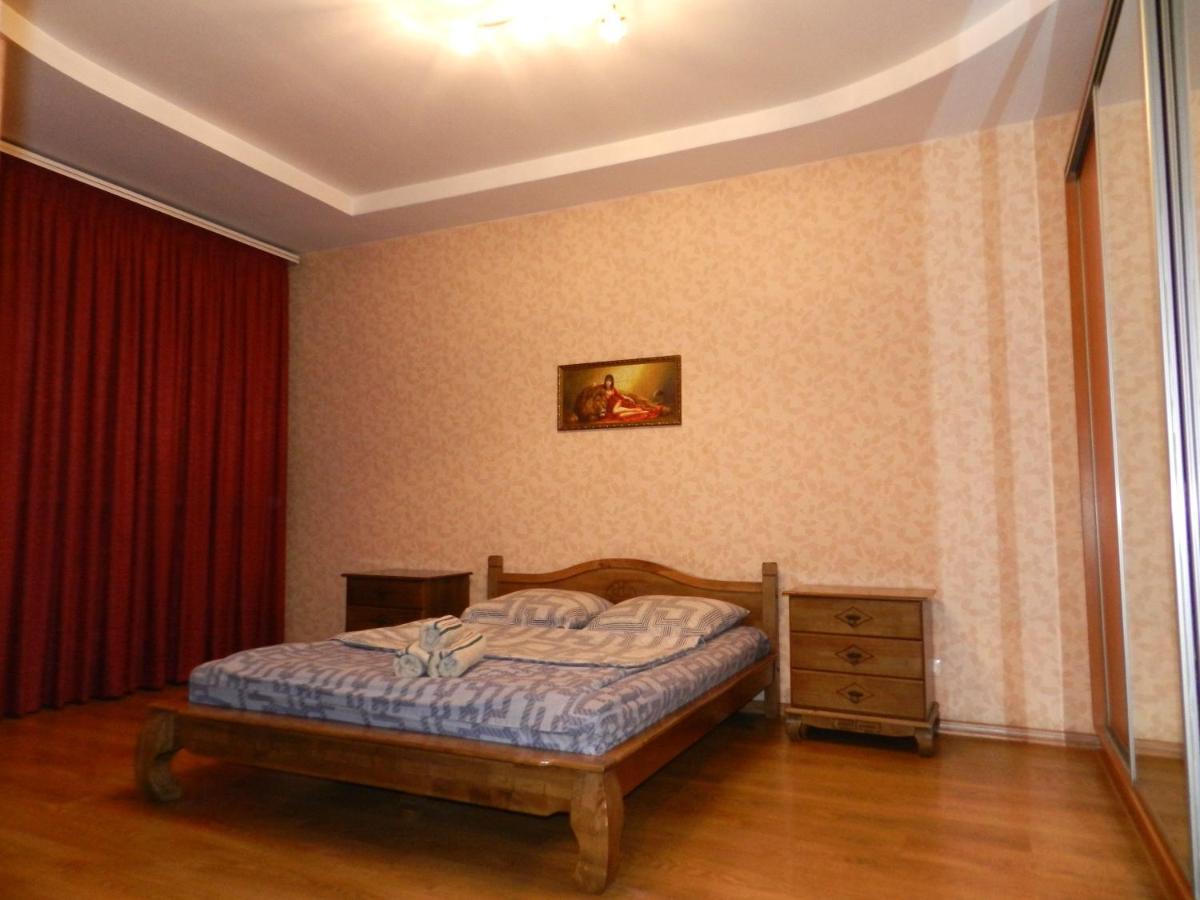1-Room Apartment 50M2 On Metalurhiv Avenue 17, By Grandhome Zaporizhia Exterior foto